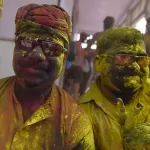 Indianos celebram o Holi, festival das cores, em meio a queda nos casos de  Covid-19; Veja FOTOS, Mundo