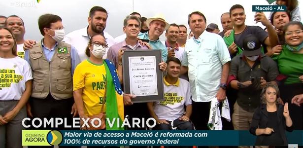 Sem ser aprovado pela Câmara, Bolsonaro recebe título fake de cidadão em AL