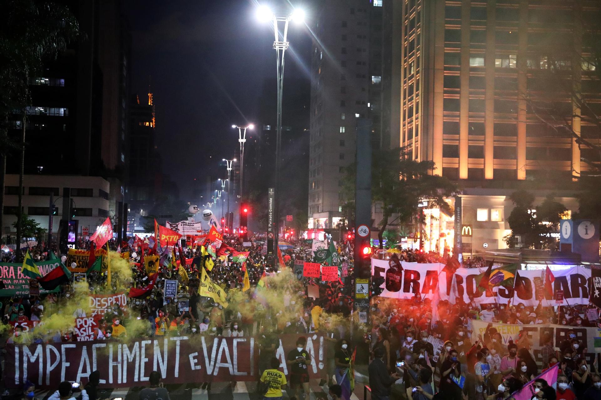 29.maio.2021 - Manifestantes contra Jair Bolsonaro ocupam ruas de São Paulo na noite de hoje - REUTERS/Amanda Perobelli