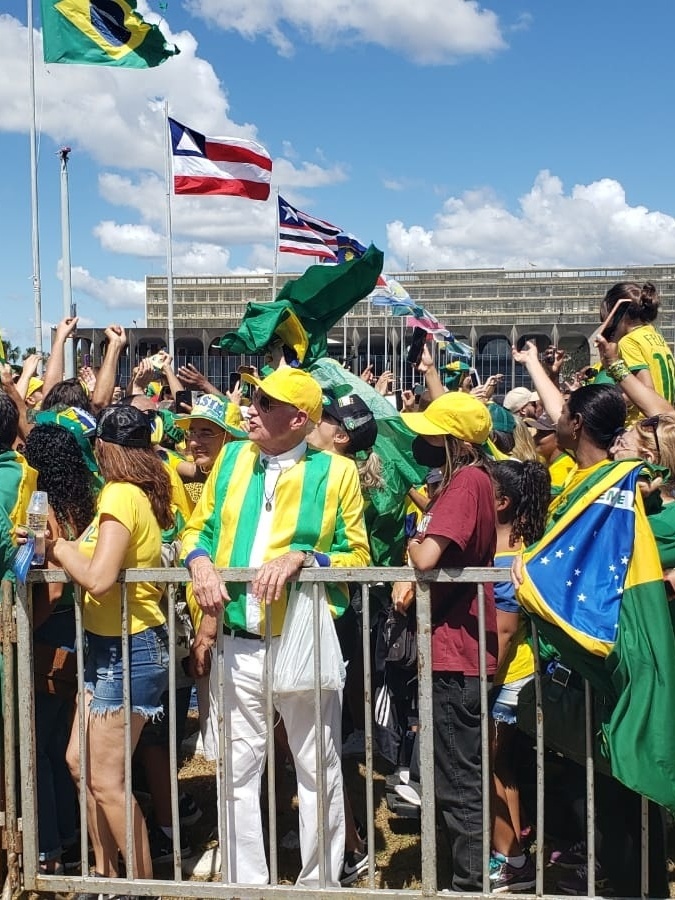 Se eu ver um bolsonarista vestido de azul e levantando uma