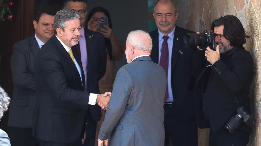 09.nov.22 - Presidente eleito Lula (PT) chega à residência oficial da Presidência da Câmara, Arthur Lira (PP-AL), em Brasília, na manhã desta quarta-feira - WILTON JUNIOR/ESTADÃO CONTEÚDO