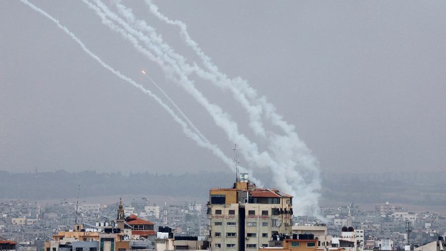 Foguetes disparados da Faixa de Gaza em direção a Israel nesta segunda-feira (9)