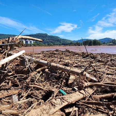 15.mai.2024 - Trecho do Vale do Jacaré, em Encantado, no Rio Grande do Sul, acometido por enchente