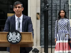 Sunak pede desculpas em 1º discurso após perder eleições no Reino Unido