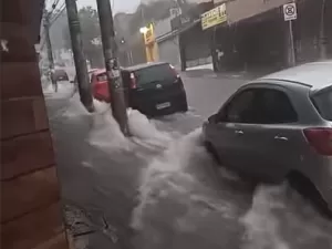 70 mil sem luz, treino adiado, shopping alagado: chuva causa estrago em SP