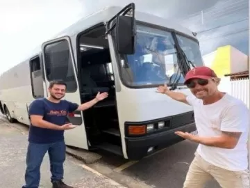 Com dívida com ex-empresário, cantor Hudson tem motorhome penhorado