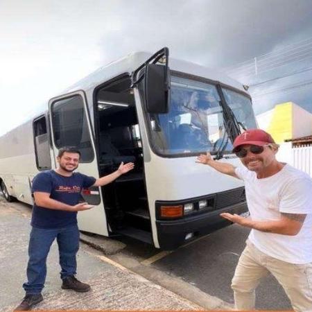 Hudson (à direita) com o motorhome