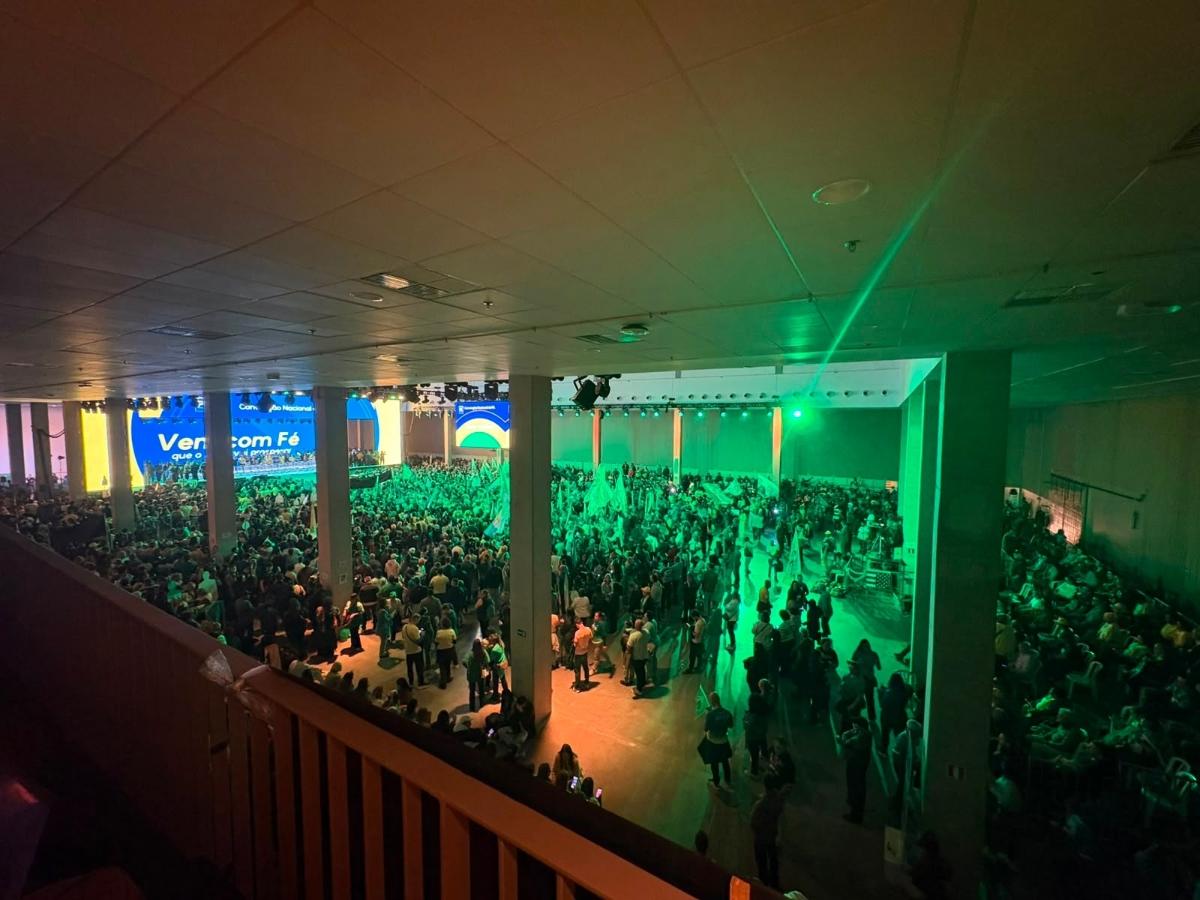 Convenção do PL tem confusão e adia definição de vice de Flávio Bolsonaro