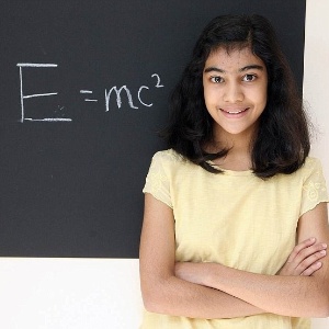 G1 - Garota de 12 anos 'supera' Einstein e tira nota máxima em