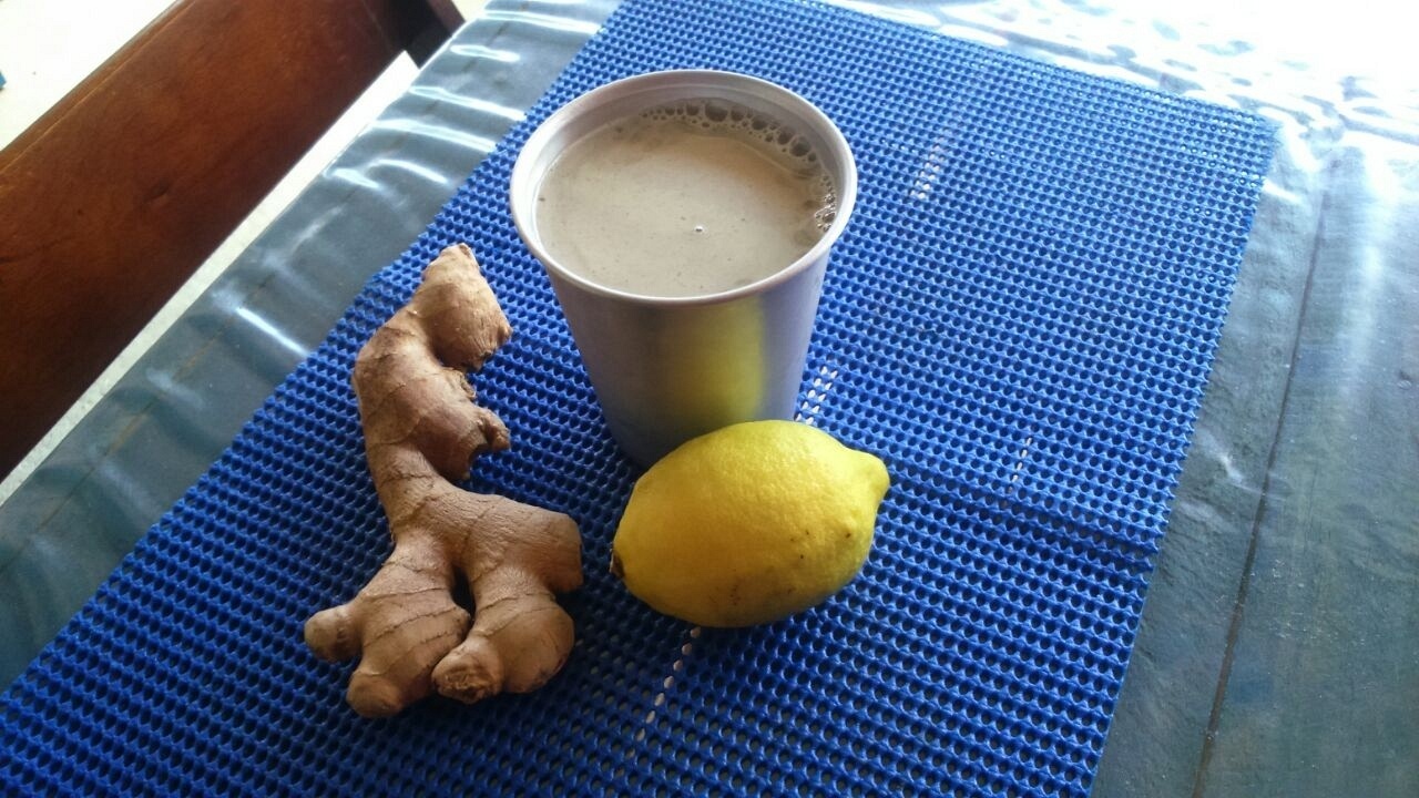 A Garaparia & Hambúrguer Artesanal resolveu criar bebidas com cana-de-açúcar. Na foto, suco feito com gengibre e limão siciliano - Divulgação