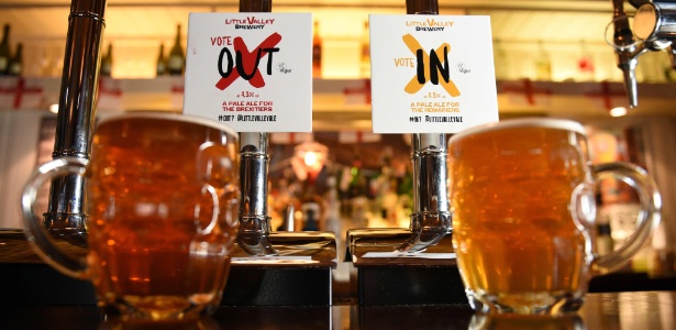 A "Little Valley Brewery" fabricou 5.600 litros de três "pale ales" diferentes, batizados de "In", "Out" e "IDK" (como "I Don"t Know", eu não sei) - Oli Scarff/AFP Photo