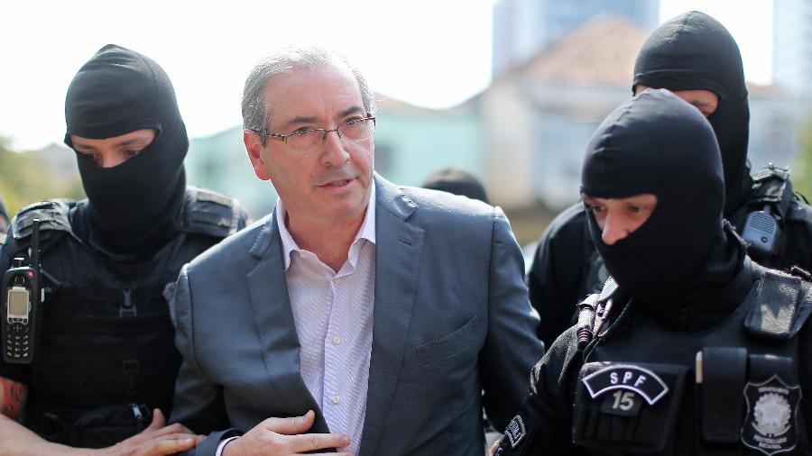 Eduardo Cunha é conduzido por agentes - Heuler Andrey/AFP