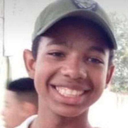 O adolescente Lucas Eduardo Martins dos Santos, de 14 anos, desaparecido desde terça-feira (12) - Arquivo pessoal