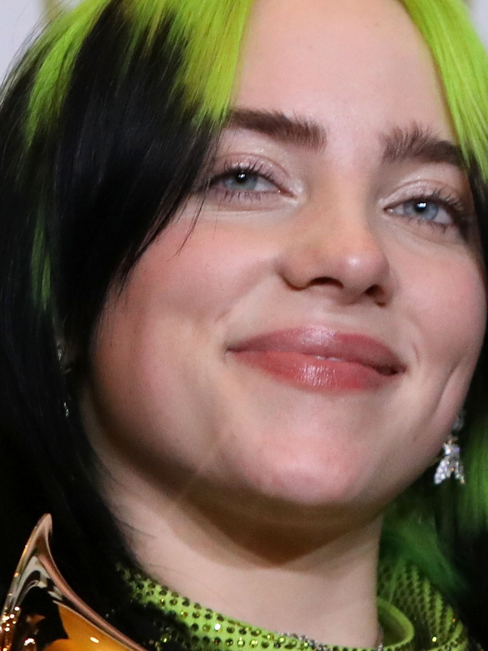 Billie Eilish pede desculpa após ser acusada de racismo