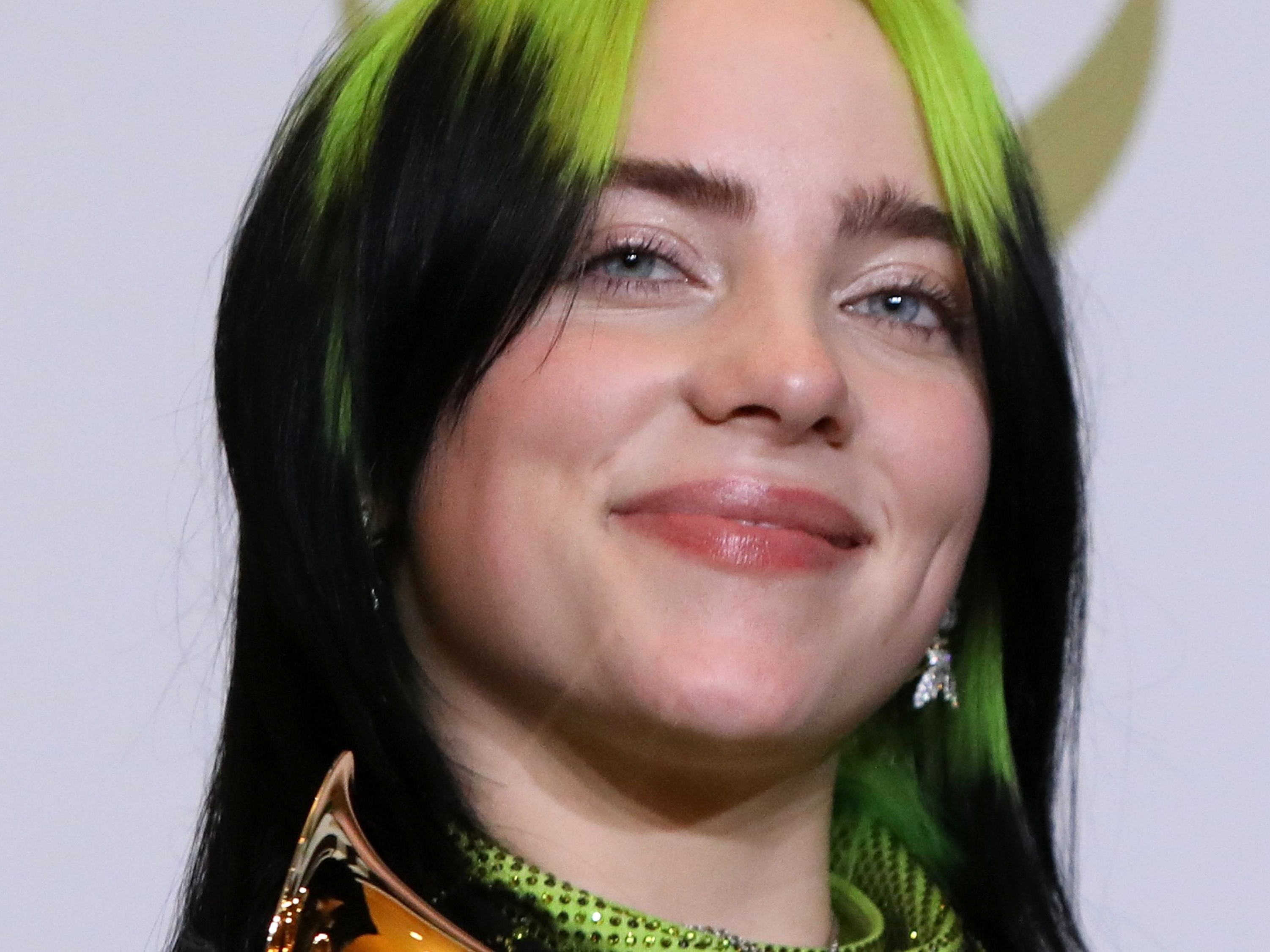 Billie Eilish pede desculpa após ser acusada de racismo