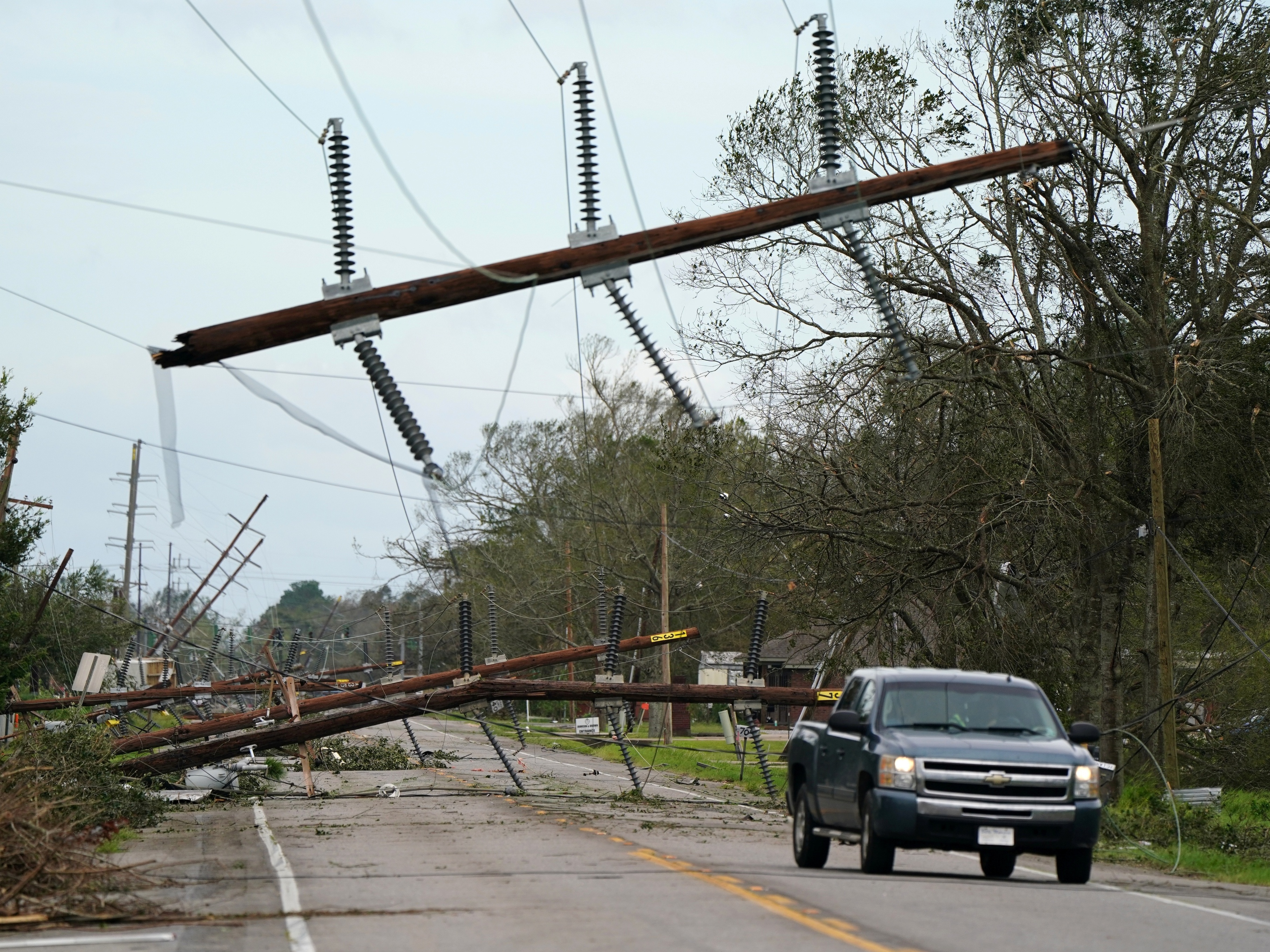 Furacão Laura deixa destruição e inundações na Louisiana