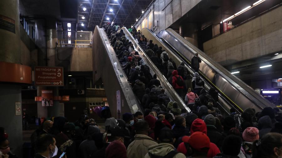 Metrô Itaquera teve movimentação intensa na manhã de hoje - WERTHER SANTANA/ESTADÃO CONTEÚDO