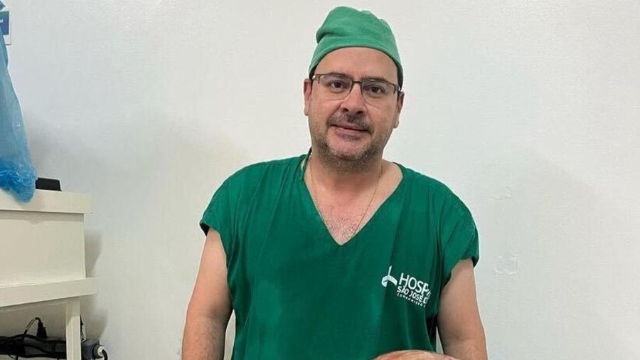 O médico cirurgião Glaucio Boechat disse que esse foi o maior tumor que ele já operou em 20 anos de profissão - Arquivo Pessoal