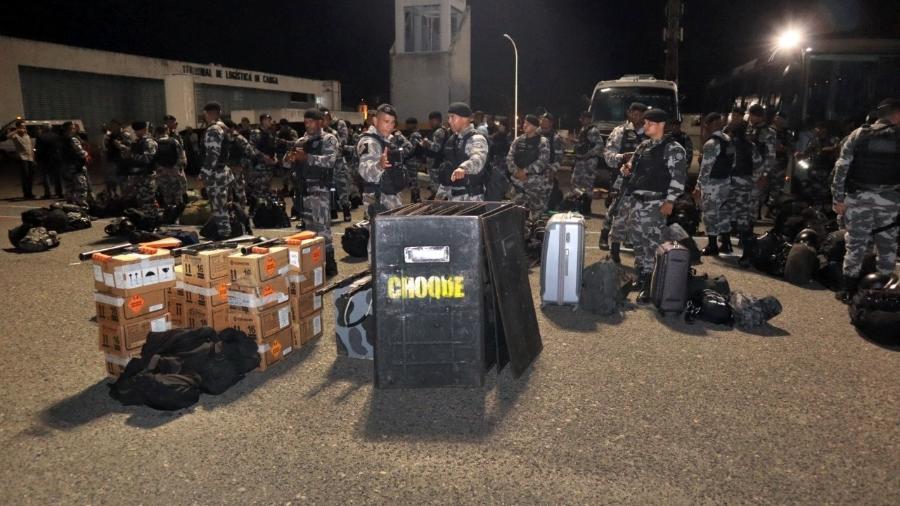 Com cargas de armas e munição, policiais da Bahia embarcam para Brasília - Manu Dias/Governo da Bahia