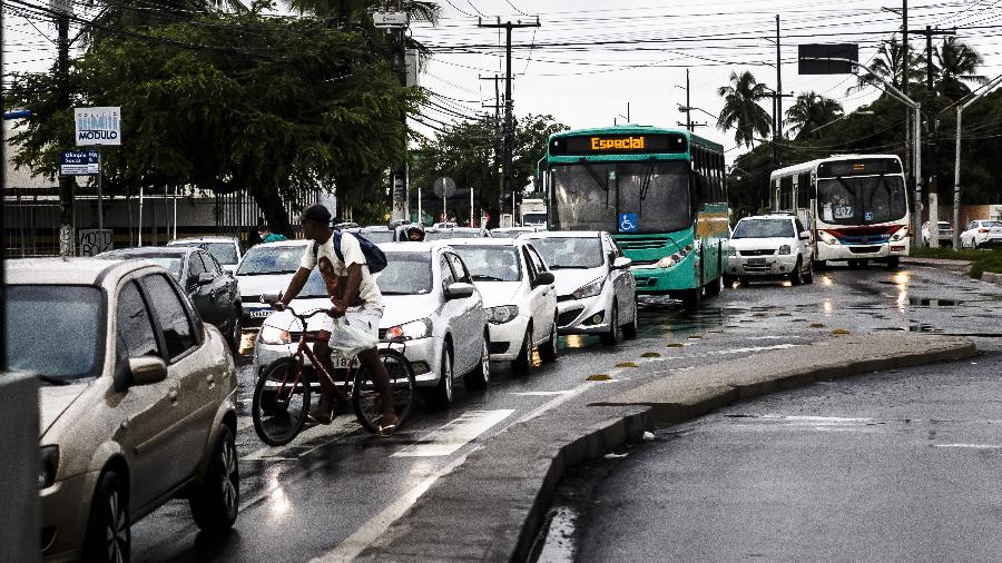 30.mai.22 - Trânsito em Aracaju; mais da metade dos brasileiros dizem que tempogasto em transporte afeta qualidade de vida 