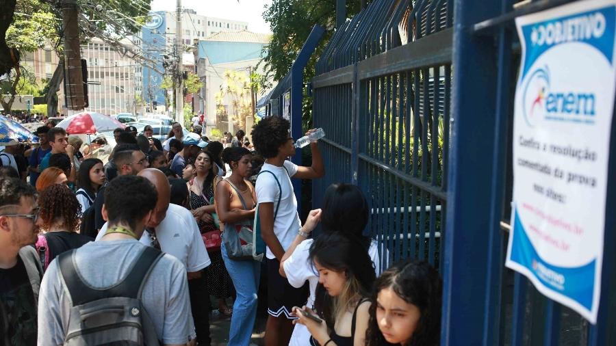 Pedidos de reaplicação devem ser acompanhados por documentos comprobatórios Pedidos de reaplicação devem ser acompanhados por documentos comprobatórios