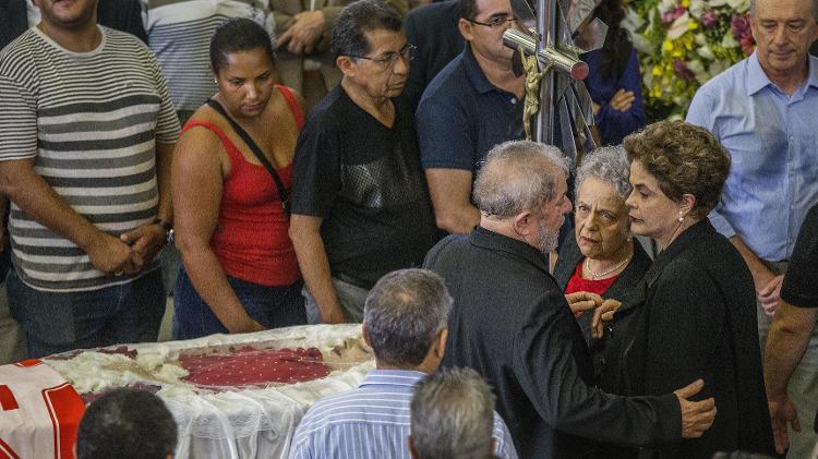 03/02/2017 - Velório de dona Marisa Leticia, esposa do Presidente Lula, no sindicato dos Metalúrgicos do ABC. Na foto, a Presidenta Dilma e Eleonora Menicucci ao lado de Lula