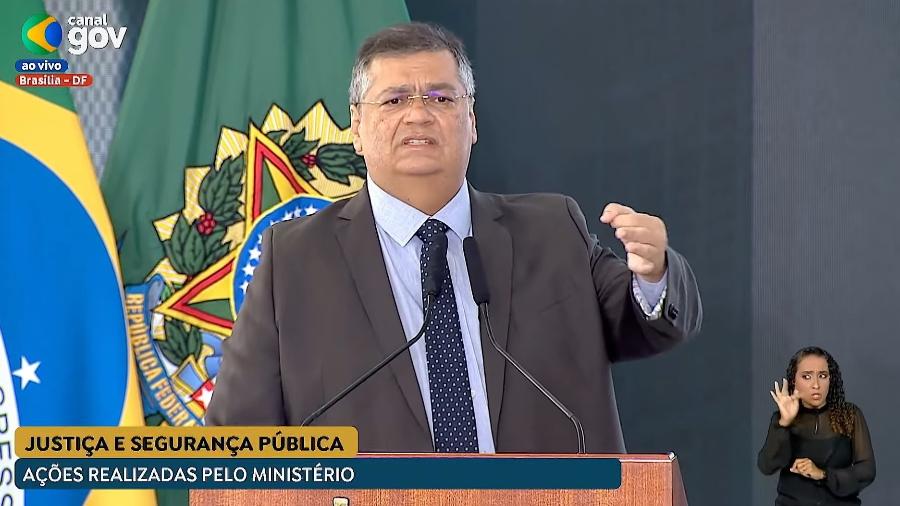 Ministro Flávio Dino afirmou que quem usa o combate à corrupção como bandeira política é 'tão corrupto quanto os corruptos'