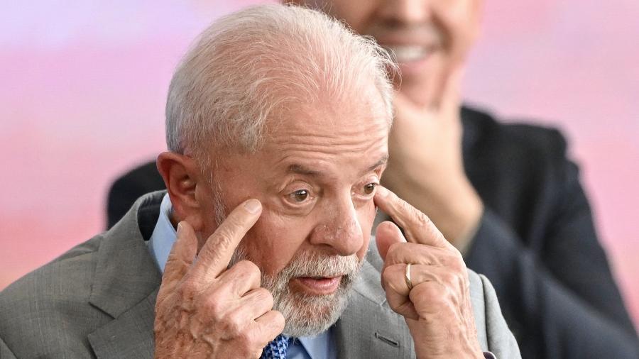 Presidente não abandonou o perfil no X de Musk, que chegou a dizer que Moraes tem "Lula na coleira"
