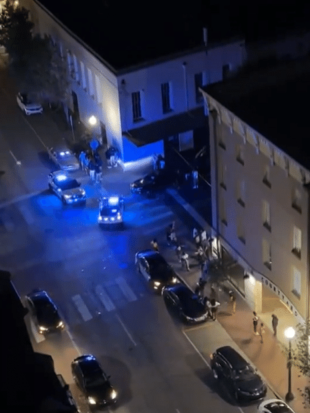 Filmagem mostra momentos após tiroteio, com policiais cercando a região