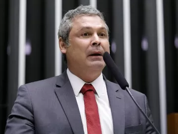 PT aposta em pressão da sociedade para aprovar isenção maior do IR 