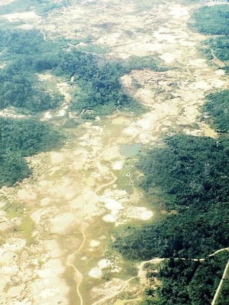Garimpo de Maria Bonita, localizado na Terra Indígena Kayapó, em 1990 Garimpo de Maria Bonita, localizado na Terra Indígena Kayapó, em 1990