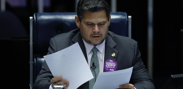 Alcolumbre diz que Senado debaterá fim da 6x1 'sem pressa'