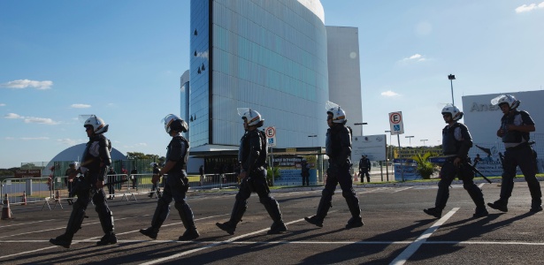 Policiais militares fazem a segurança do prédio do TSE (Tribunal Superior Eleitoral) - Lalo de Almeida/Folhapress