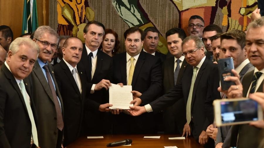 Bolsonaro entrega a nova proposta de reforma da Previdência ao Congresso - Reprodução/Onyx Lorenzoni - 20.fev.2019