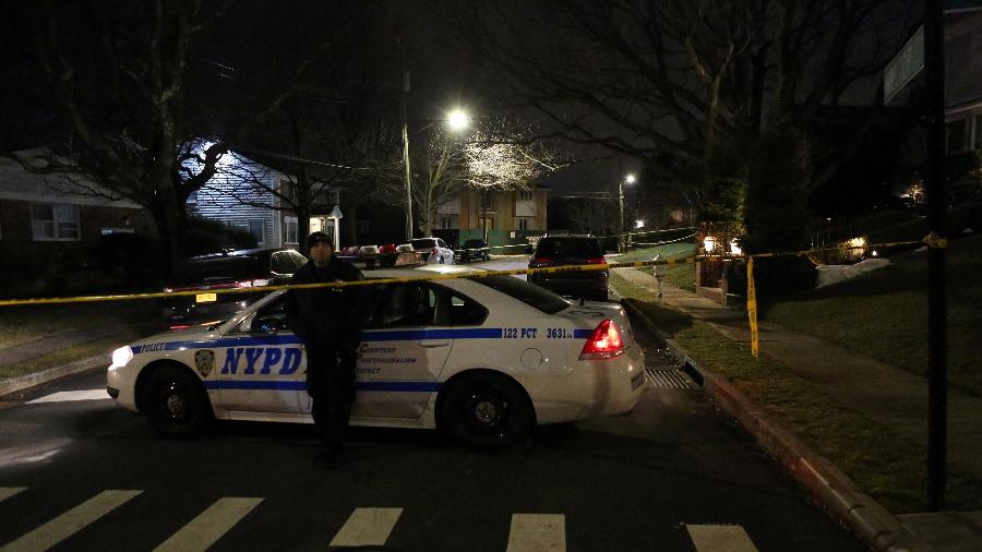 Policiais guardam local onde Francesco Cali foi assassinado em Staten Island, em Nova York - Jefferson Siegel/The New York Times