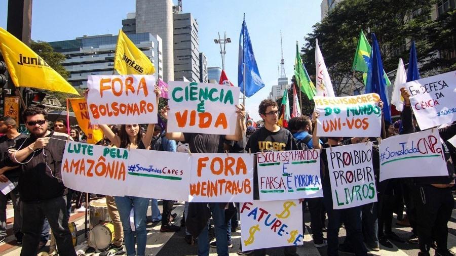 Protesto contra bloqueios no orçamento da Educação, em São Paulo, em setembro deste ano - Reprodução/Twitter