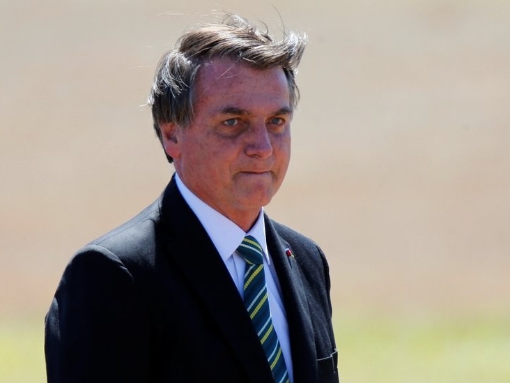 Bolsonaro fala de "maricas" e Biden para não falar de desemprego e Flávio