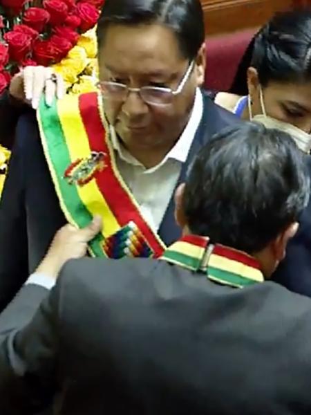 Novo presidente da Bolívia, Luis Arce, é empossado pelo vice-presidente David Choquehuanca - AFP PHOTO / AGENCIA BOLIVIANA DE INFORMACION