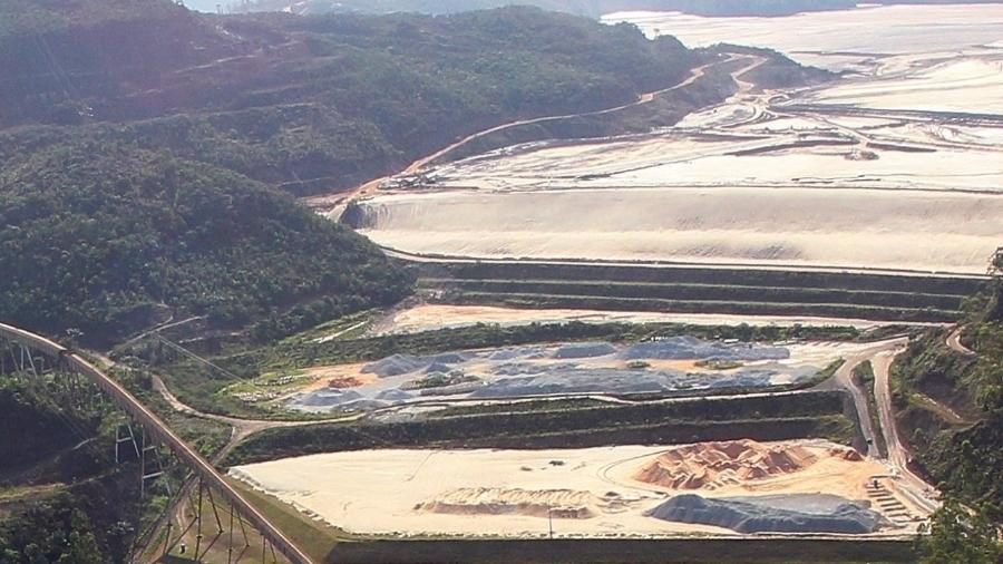 7.nov.2015 - Imagem aérea mostra barragem de Germano, da mineradora Samarco, na cidade de Mariana (MG) - Por Marta Nogueira