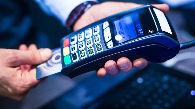 Muitos dos desafios estão focados em não comprar roupas, embora haja outros mais radicais - GETTY IMAGES - GETTY IMAGES