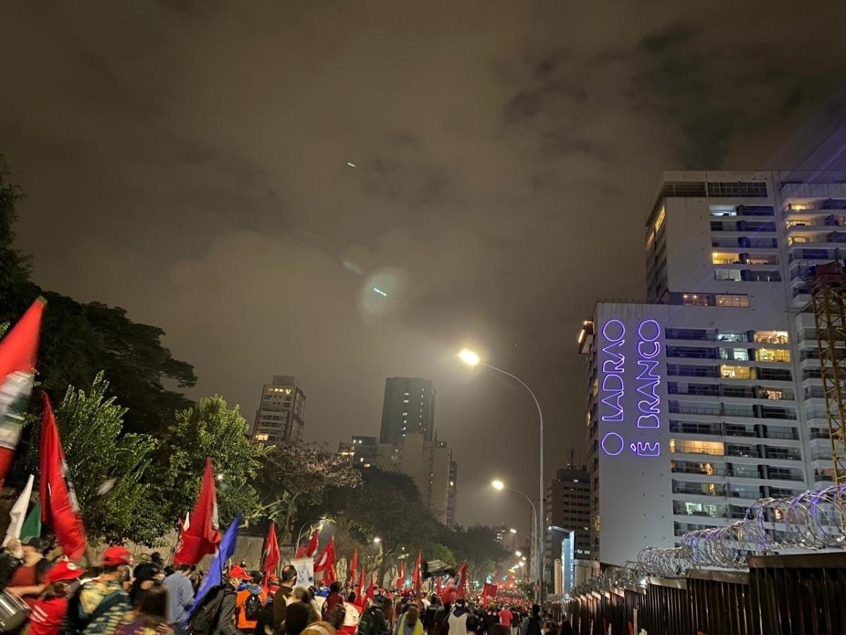 Projeção em prédio da Consolação chama a atenção em protesto em São Paulo - Anahí Martinho/UOL