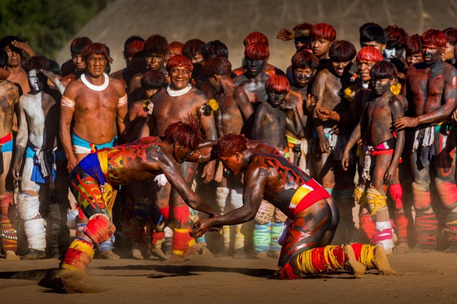 Xingu: Foto de ritual de luto põe brasileiro em final de prêmio; veja