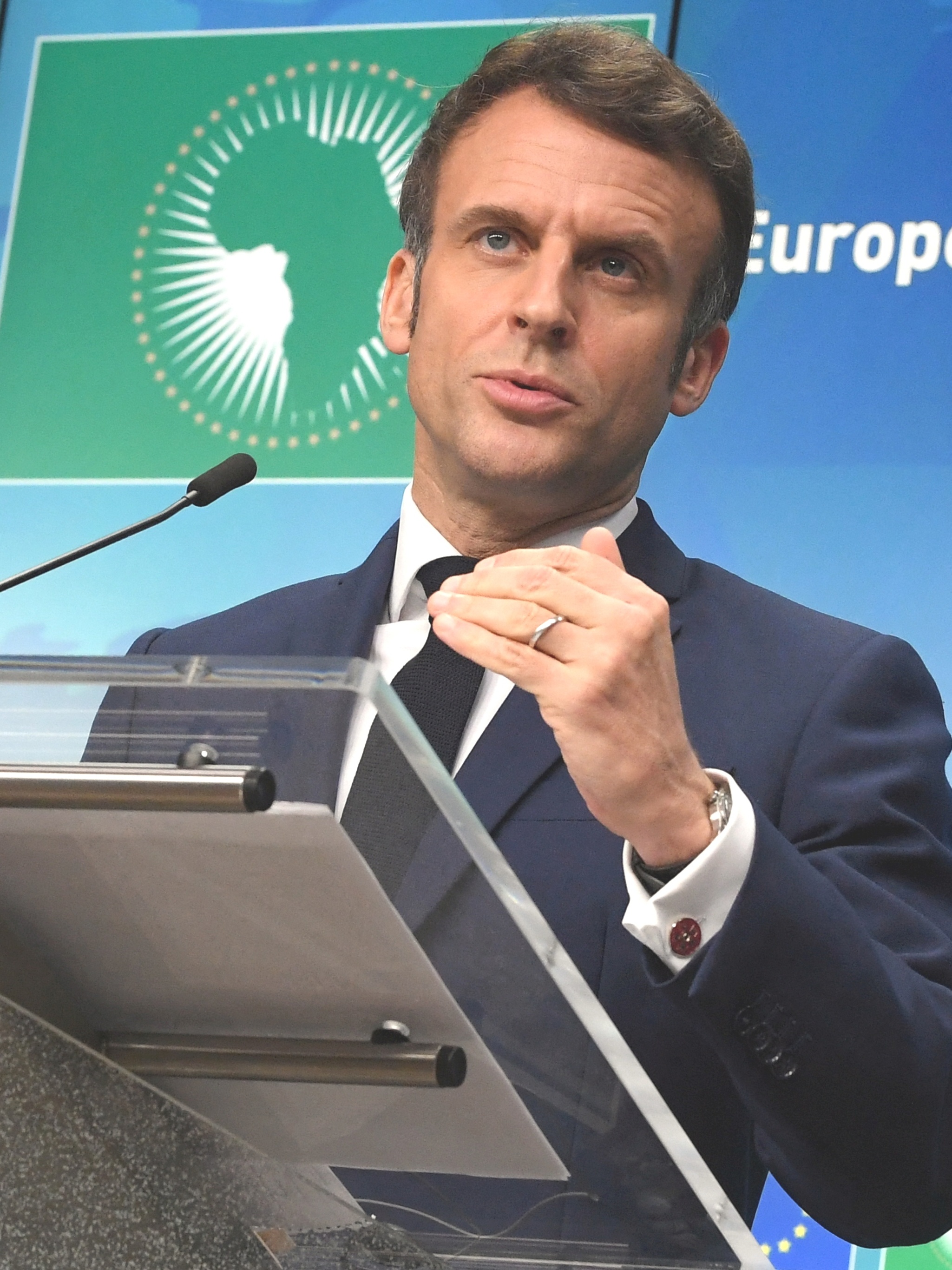 Macron lidera disputa &agrave; presid&ecirc;ncia da Fran&ccedil;a