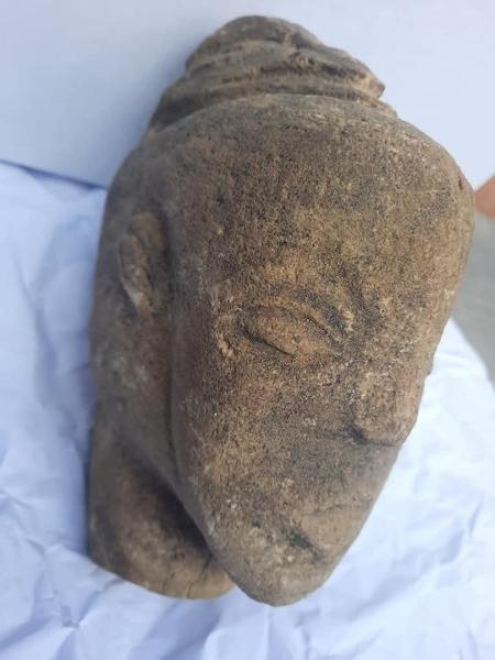 Estátua de pedra calcária representa o rosto de Anat, a deusa cananeia da beleza, do amor e da guerra - Ministério Palestino de Turismo e Antiguidades
