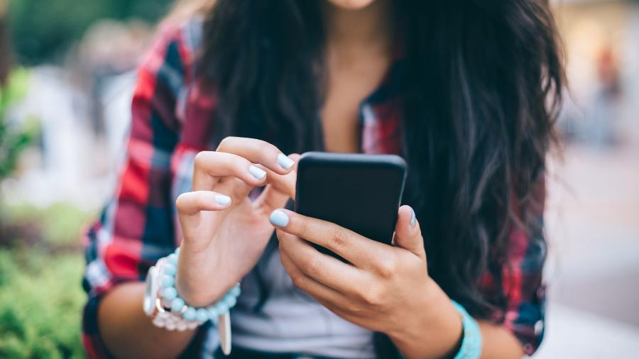 Celulares intermediários oferecem boas configurações por um preço mais acessível - Getty Images