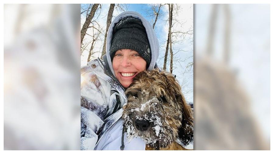 Amanda Richmond Rogers pulou no rio congelado para salvar o animal, mas morreu congelada