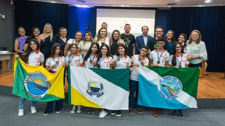 Alunos medalhistas em olimpíadas do Ceará, entre eles de Pires Ferreira, recebem homenagem