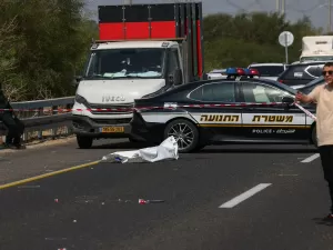 Policial morre e cinco pessoas ficam feridas em ataque a tiros no sul de Israel