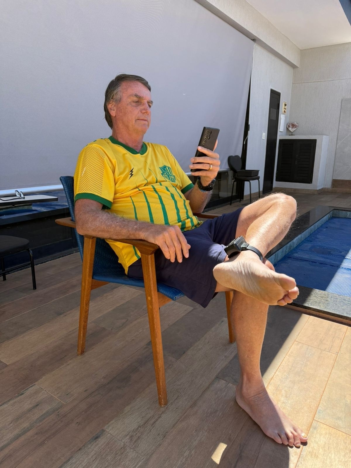 Bolsonaro usa redes de filho e pode ter problemas com STF