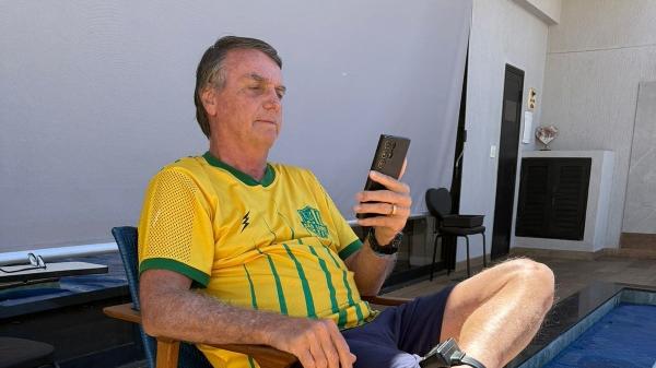 Bolsonaro faz videochamada com Michelle, que participou de atos no Pará